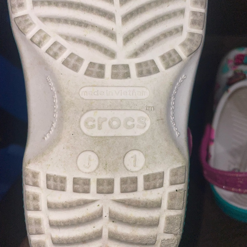 Super cute LOL crocs - Picture 5 of 5